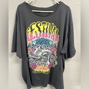 Modern Lux FESTIVAL T-Shirt w/ Floral and skull Motorcycle Print. Size 2X